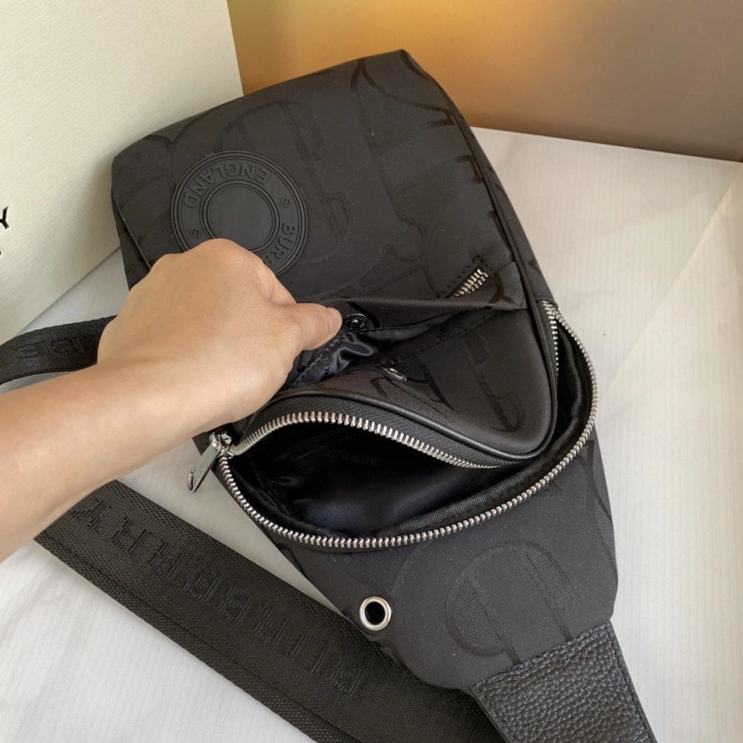 Burberry AAA Man Messenger Bags Fashionable 1851