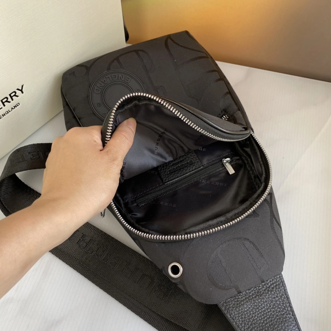 Burberry AAA Man Messenger Bags Fashionable 1851