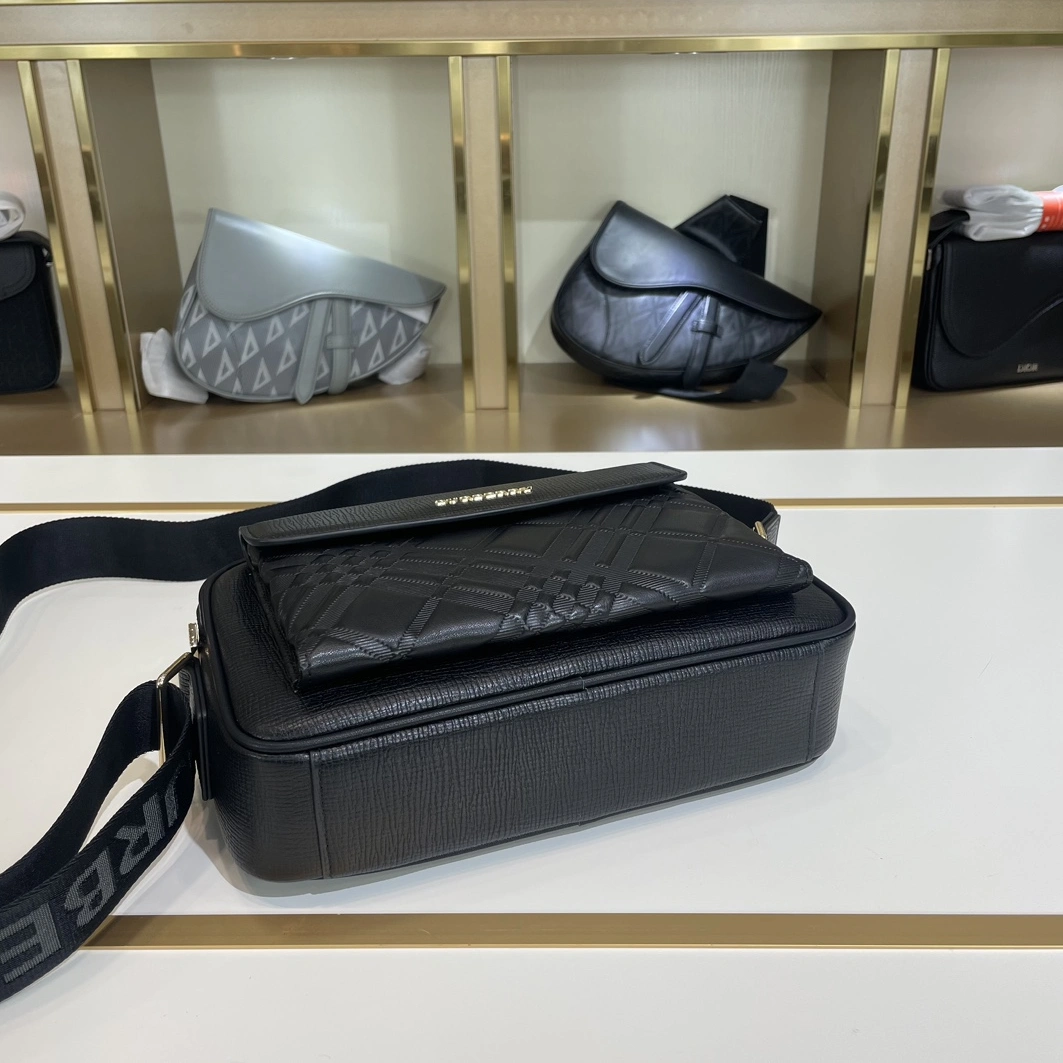 Burberry AAA Man Messenger Bags HighQuality 7584