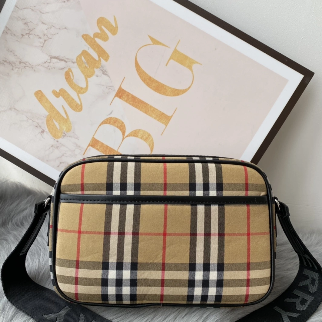 Burberry AAA Man Messenger Bags In Red Comfortable 1900