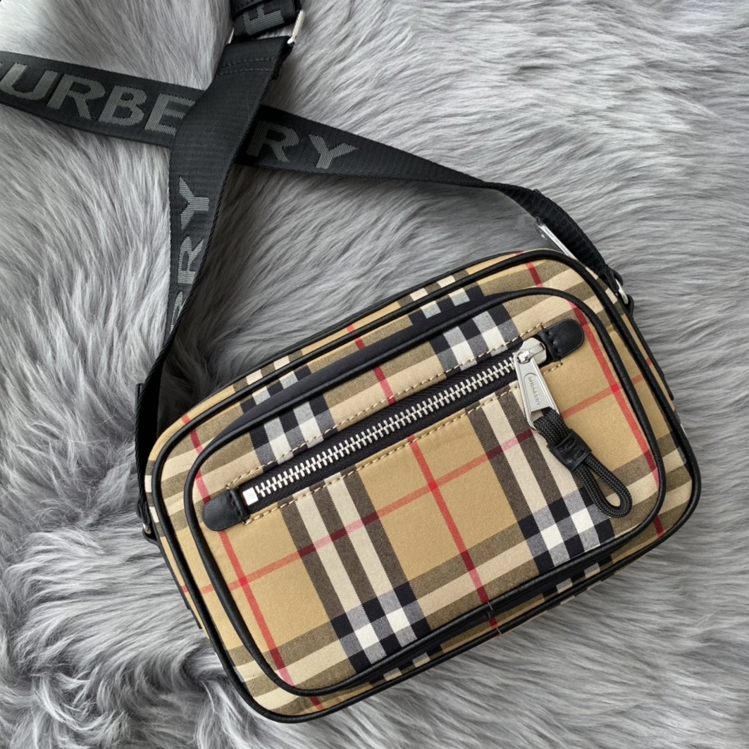Burberry AAA Man Messenger Bags In Red Comfortable 1900
