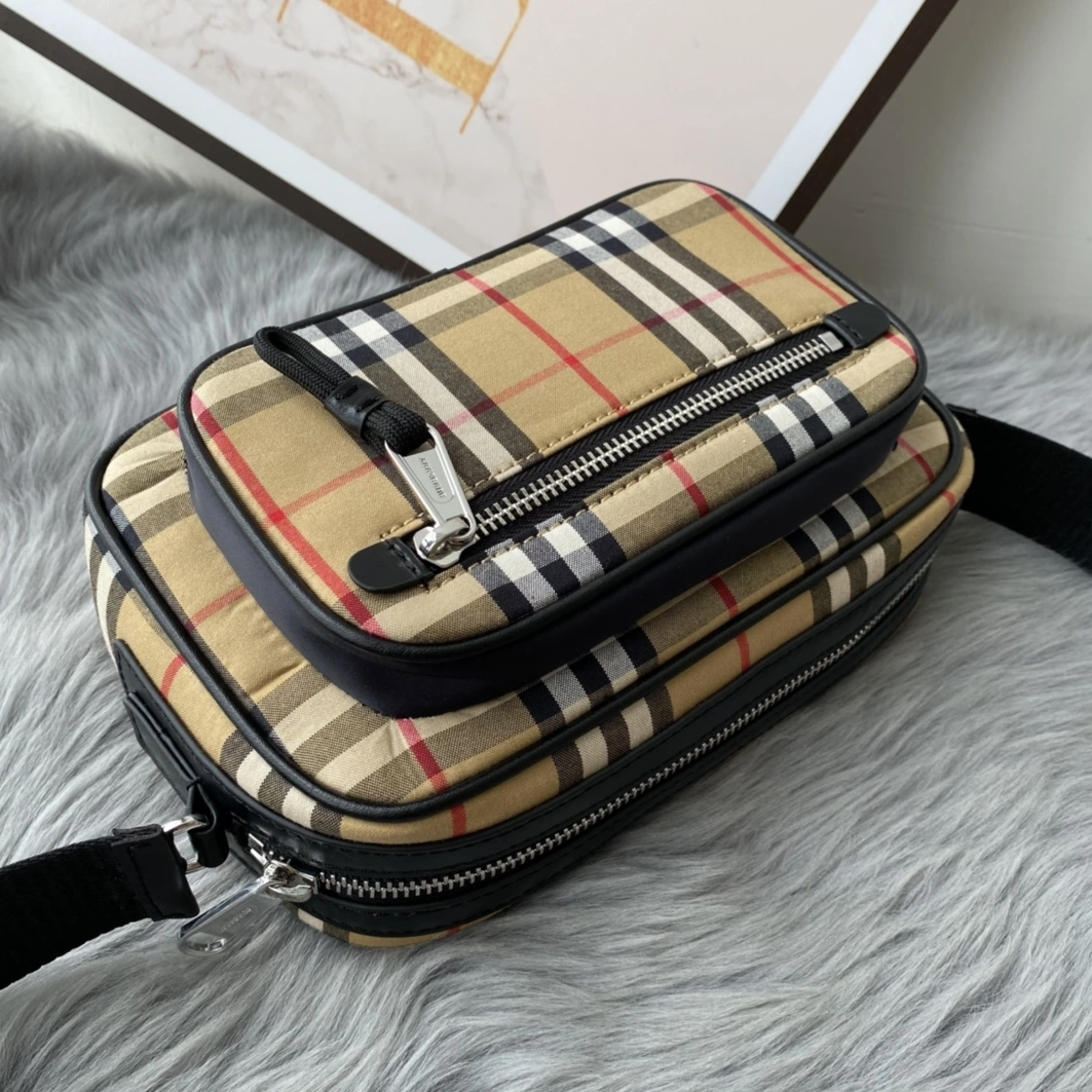 Burberry AAA Man Messenger Bags In Red Comfortable 1900
