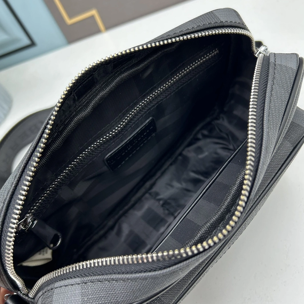 Burberry AAA Man Messenger Bags Minimalist 7280
