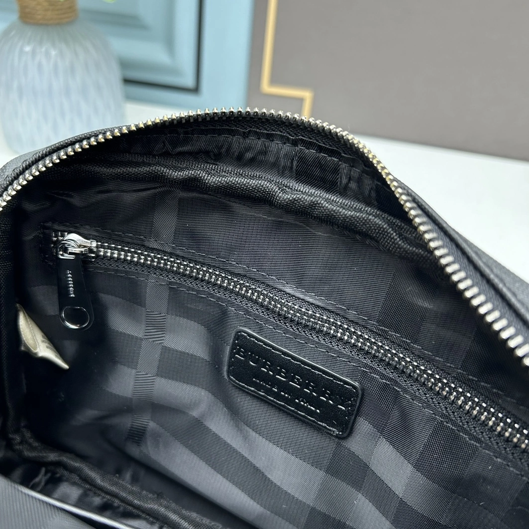Burberry AAA Man Messenger Bags Minimalist 7280