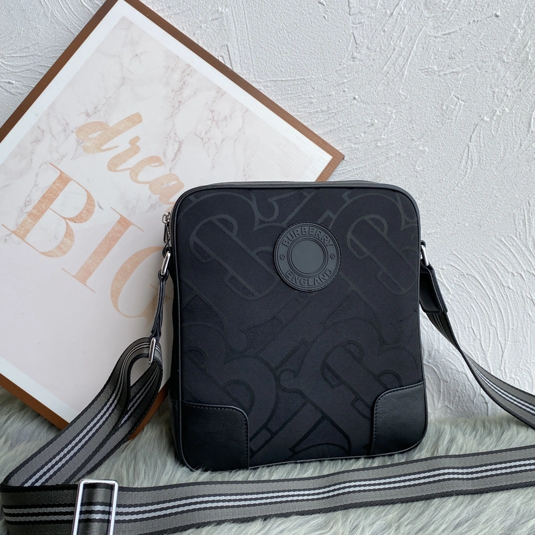 Burberry AAA Man Messenger Bags Minimalist 7735