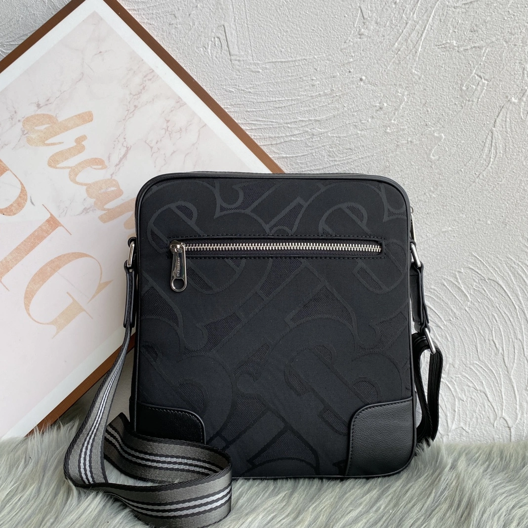 Burberry AAA Man Messenger Bags Minimalist 7735