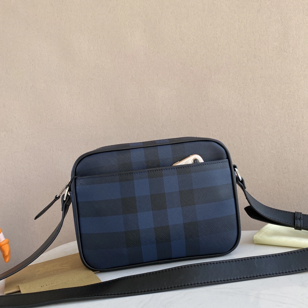 Burberry AAA Man Messenger Bags Modern 9520