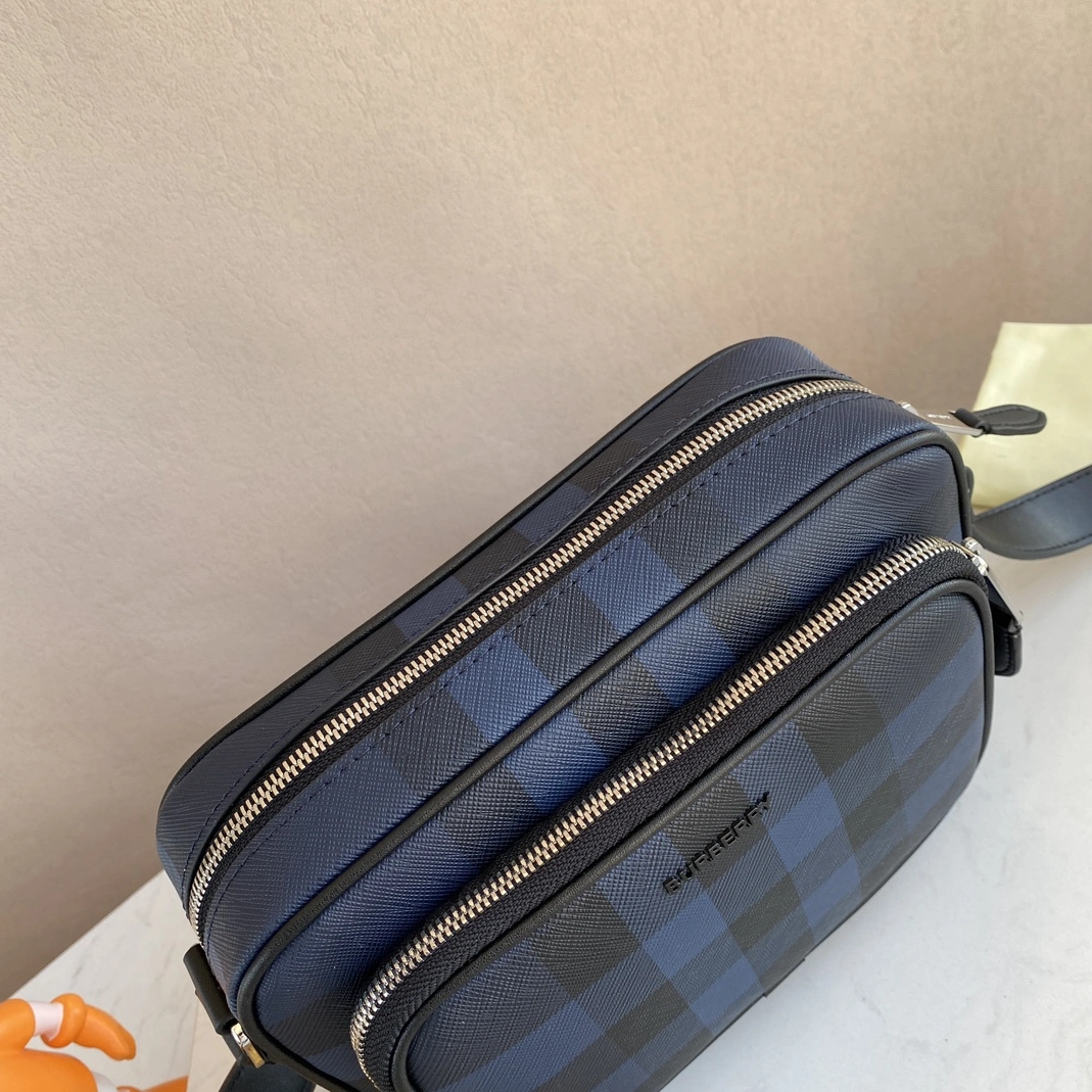 Burberry AAA Man Messenger Bags Modern 9520