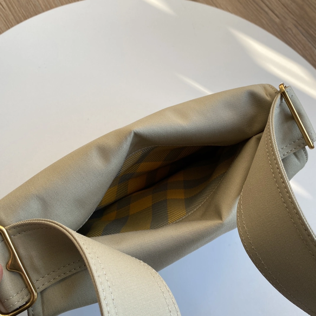Burberry AAA Man Messenger Bags ModernLook 5212