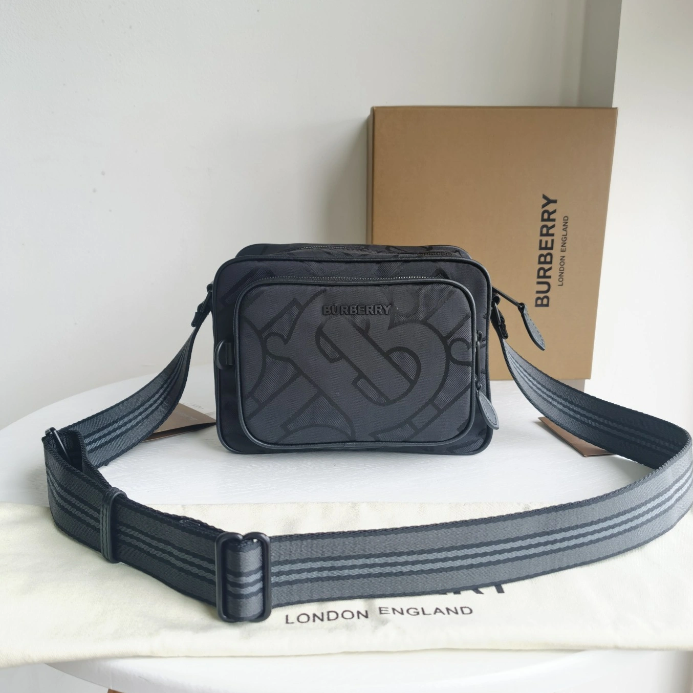 Burberry AAA Man Messenger Bags Popular 467