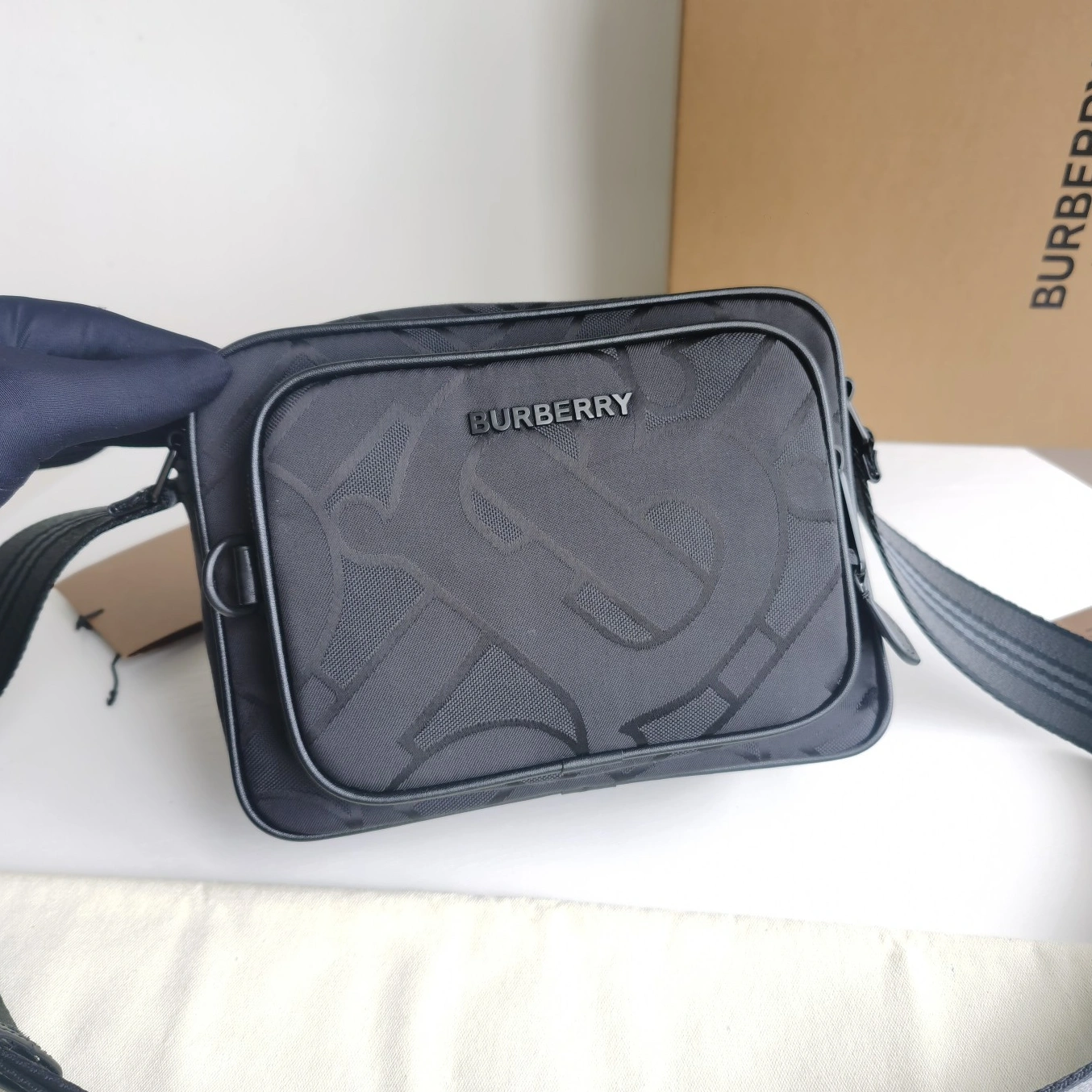 Burberry AAA Man Messenger Bags Popular 467