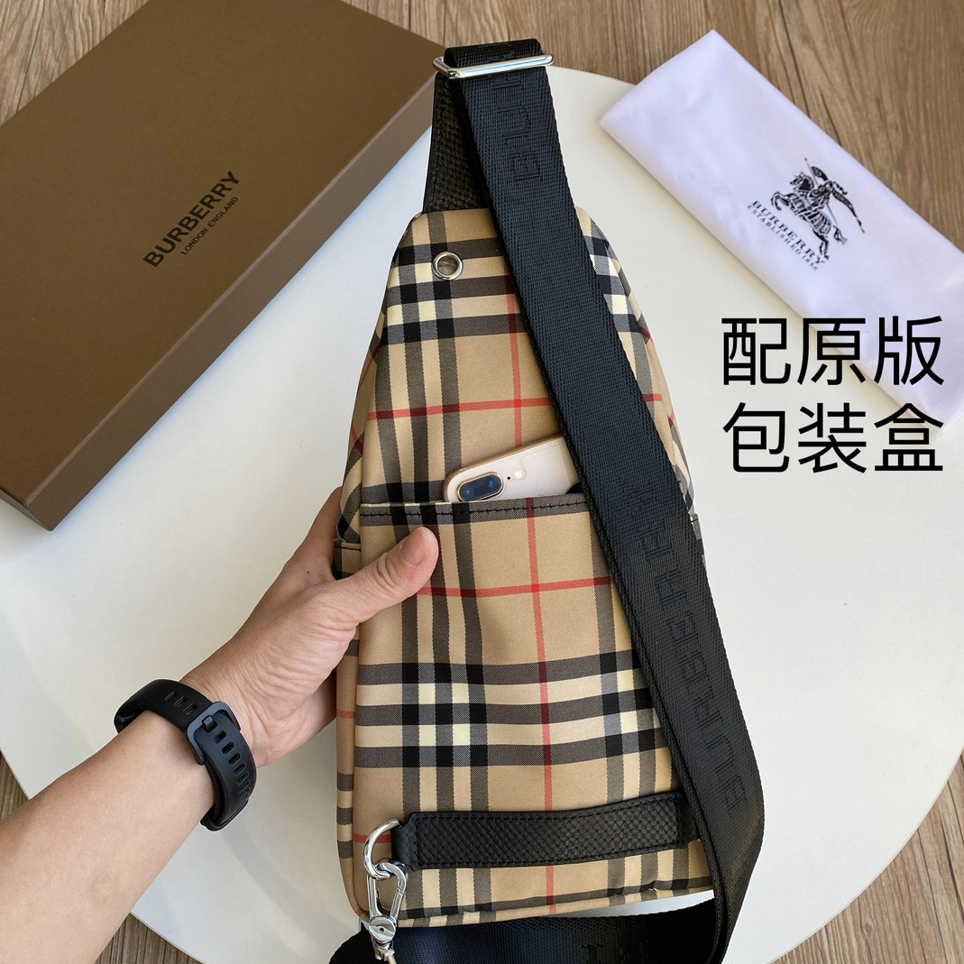 Burberry AAA Man Messenger Bags Practical 9130
