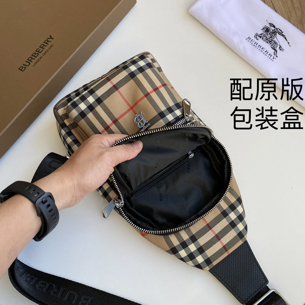 Burberry AAA Man Messenger Bags Practical 9130