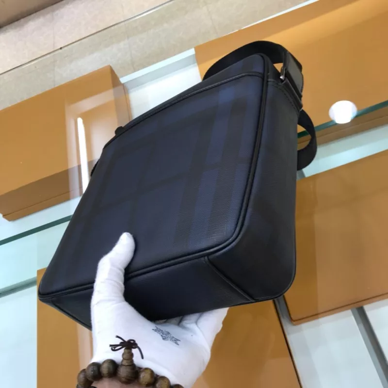 Burberry AAA Man Messenger Bags Reliable 7460