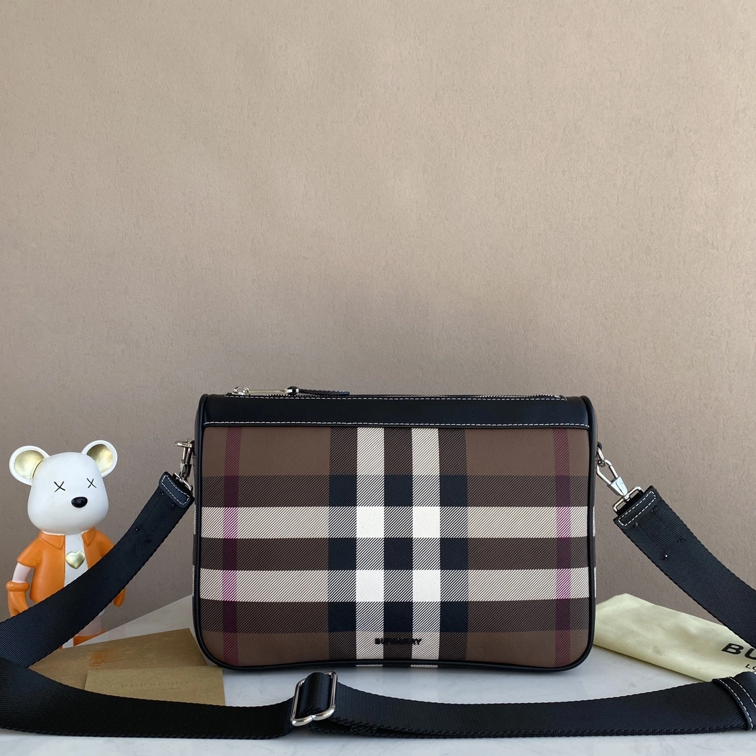 Burberry AAA Man Messenger Bags Sleek 5293