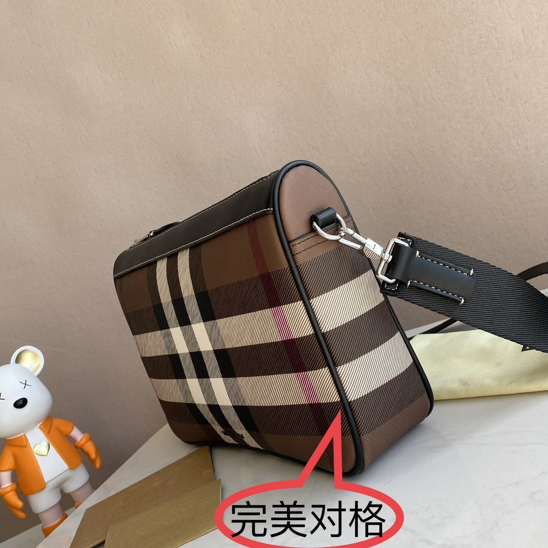 Burberry AAA Man Messenger Bags Sleek 5293