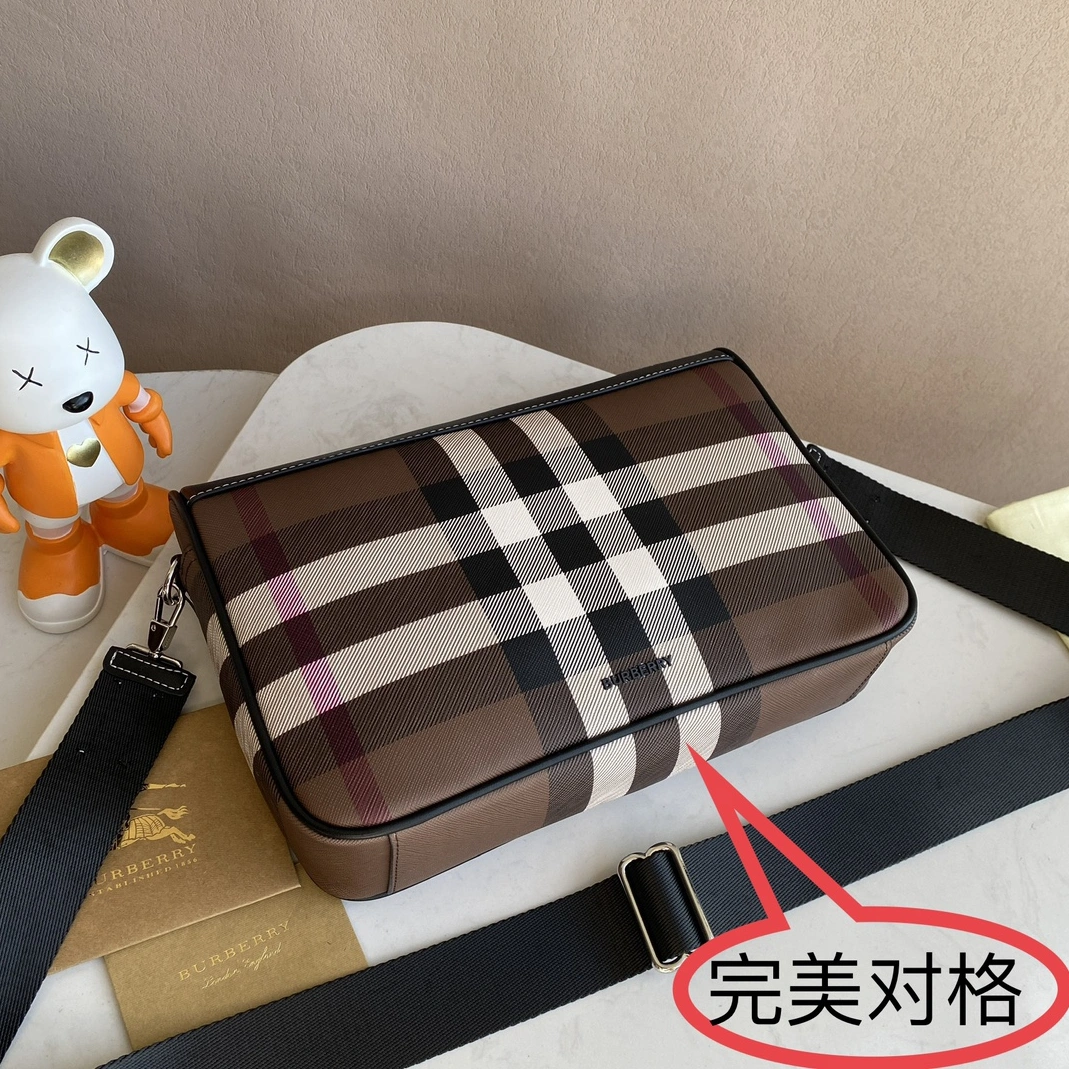 Burberry AAA Man Messenger Bags Sleek 5293
