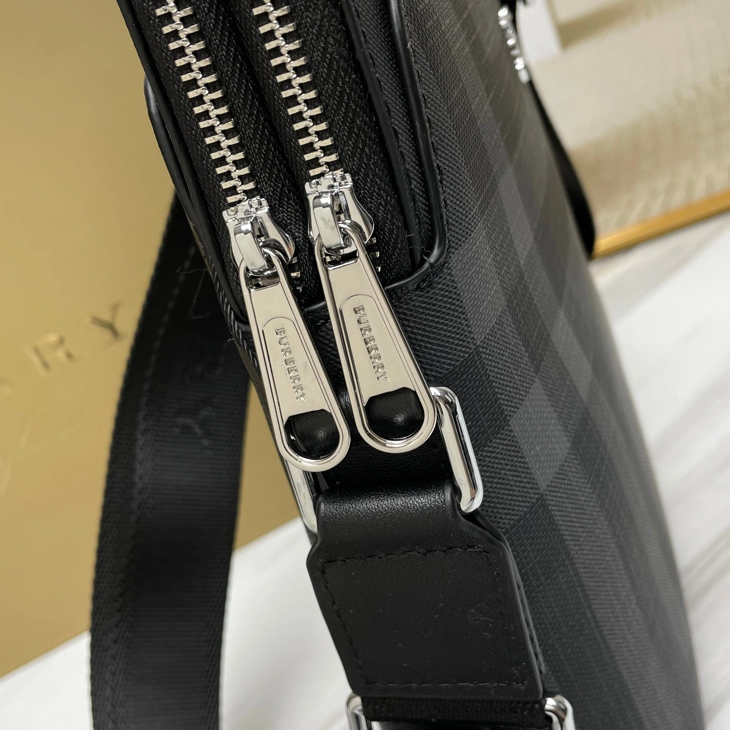 Burberry AAA Man Messenger Bags Soft 9522