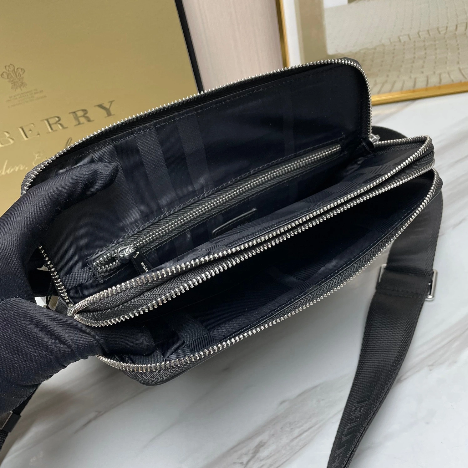 Burberry AAA Man Messenger Bags Soft 9522