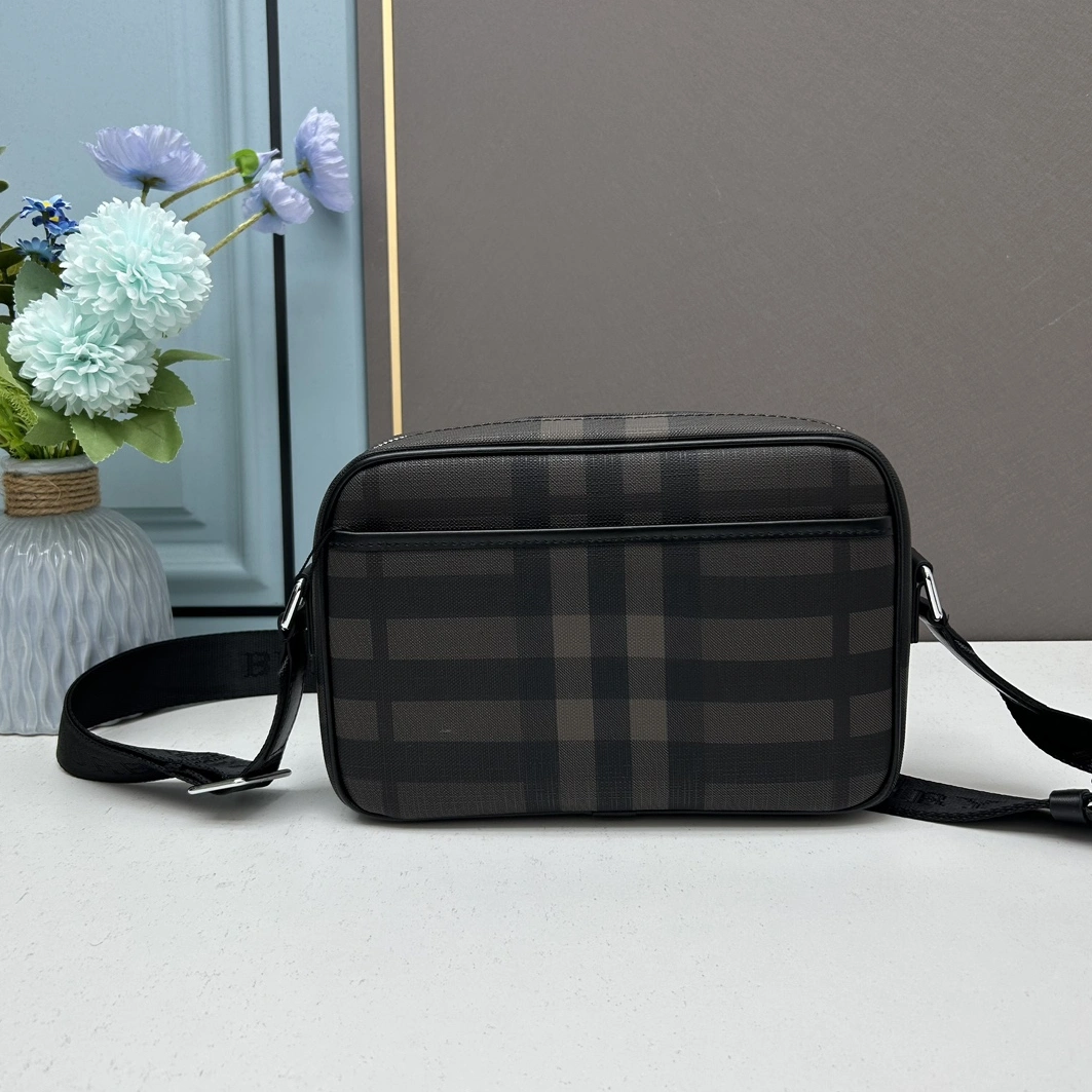 Burberry AAA Man Messenger Bags Sophisticated 4060