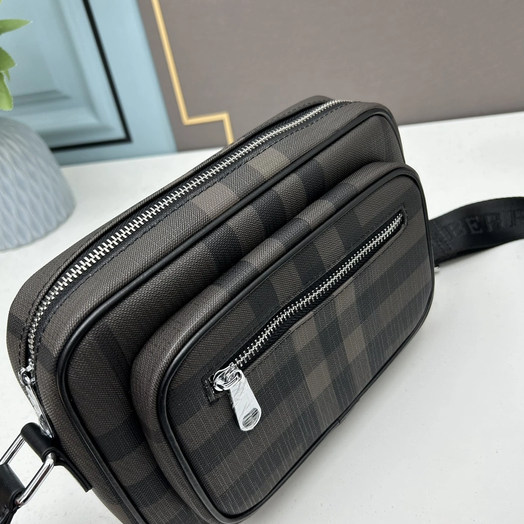 Burberry AAA Man Messenger Bags Sophisticated 4060