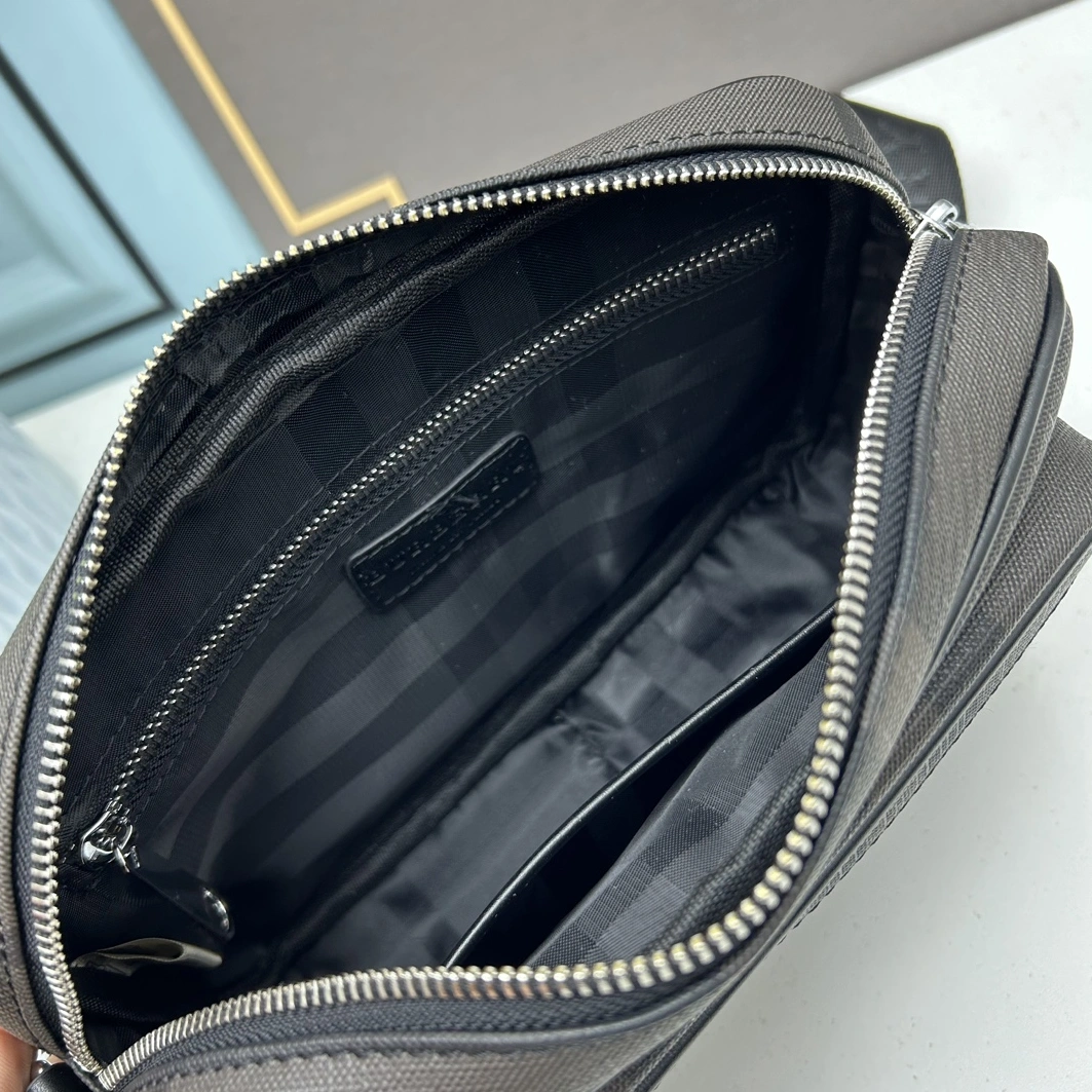 Burberry AAA Man Messenger Bags Sophisticated 4060