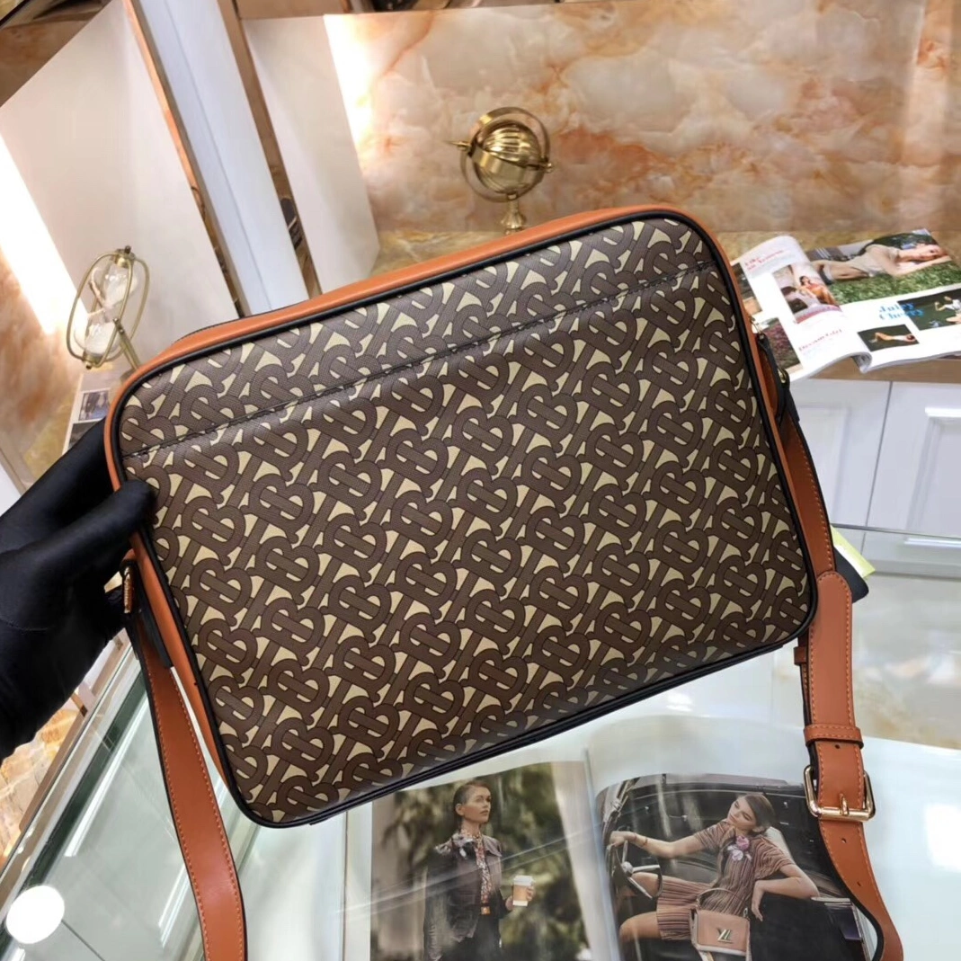 Burberry AAA Man Messenger Bags StreetReady 4013