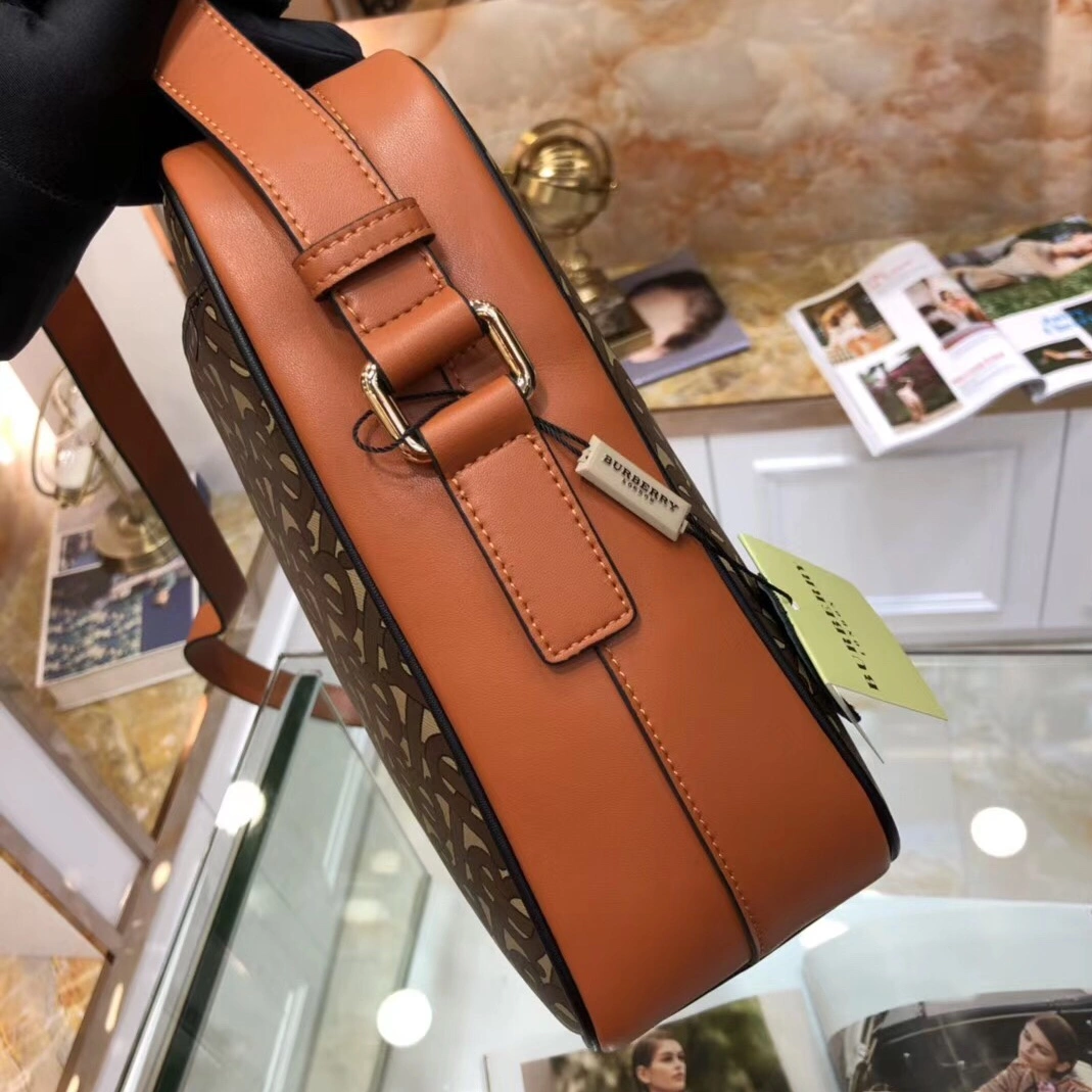 Burberry AAA Man Messenger Bags StreetReady 4013