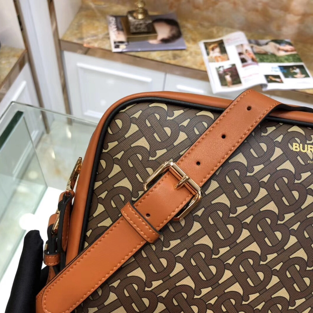 Burberry AAA Man Messenger Bags StreetReady 4013
