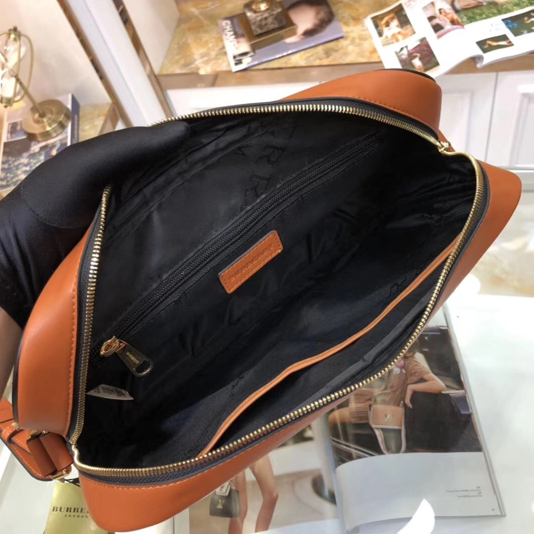 Burberry AAA Man Messenger Bags StreetReady 4013