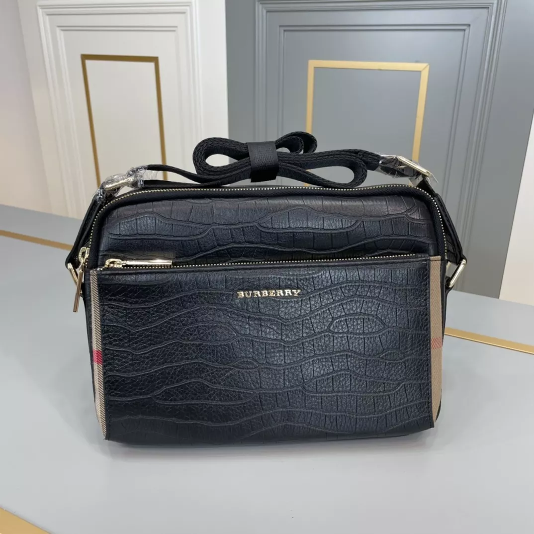 Burberry AAA Man Messenger Bags StreetReady 6700