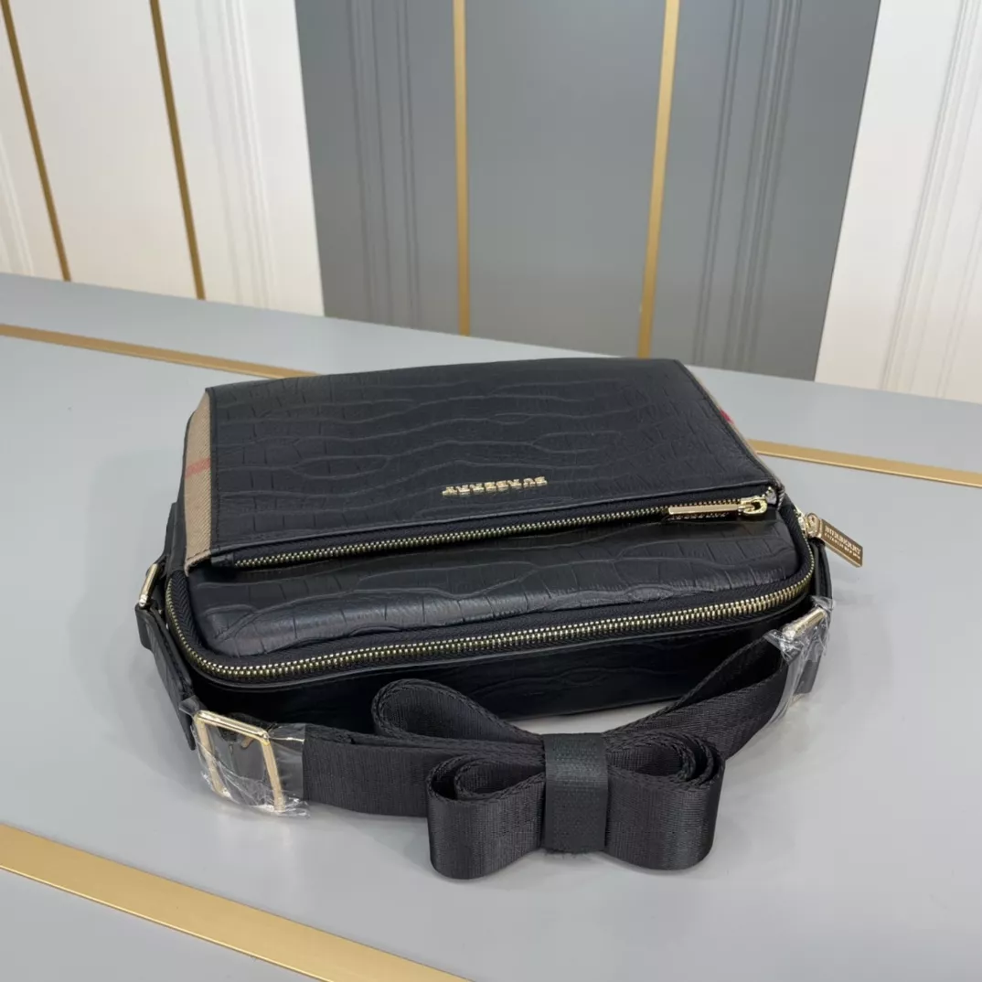 Burberry AAA Man Messenger Bags StreetReady 6700