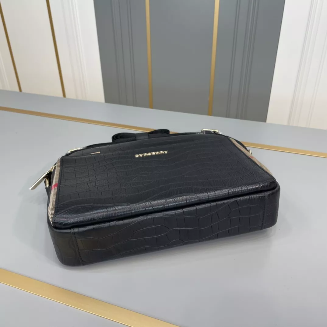 Burberry AAA Man Messenger Bags StreetReady 6700