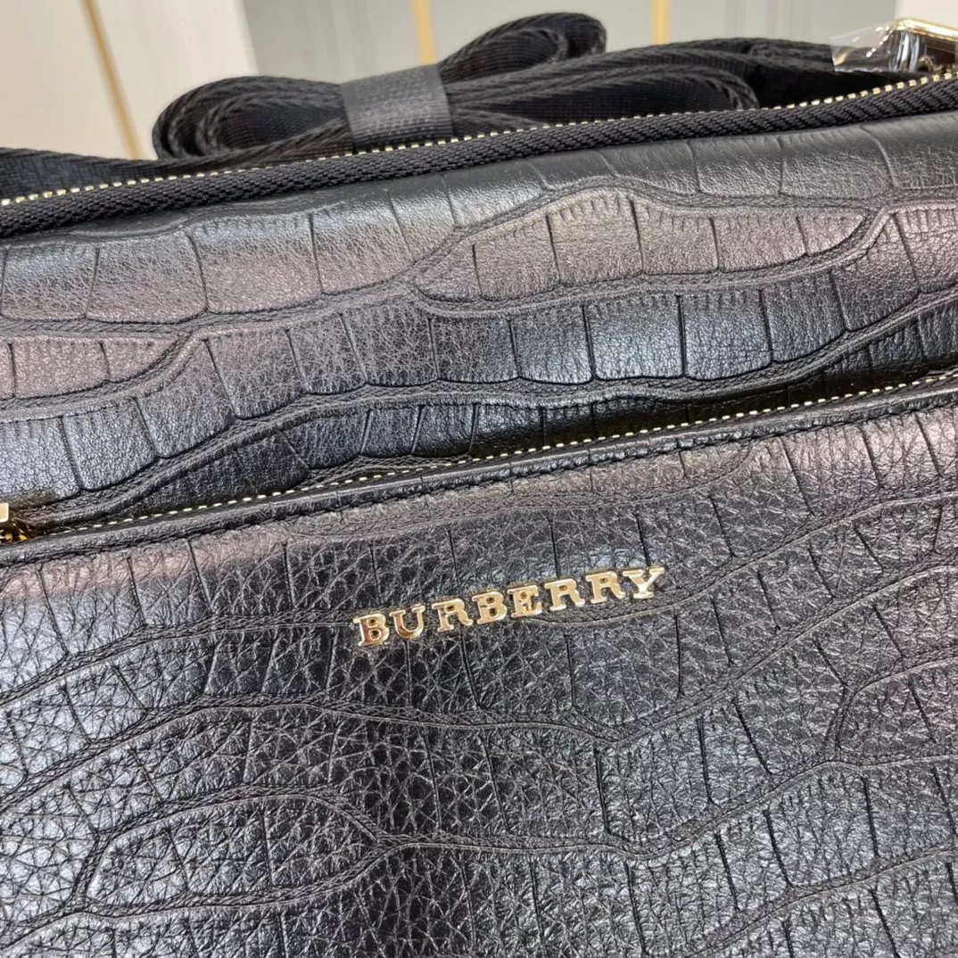 Burberry AAA Man Messenger Bags StreetReady 6700