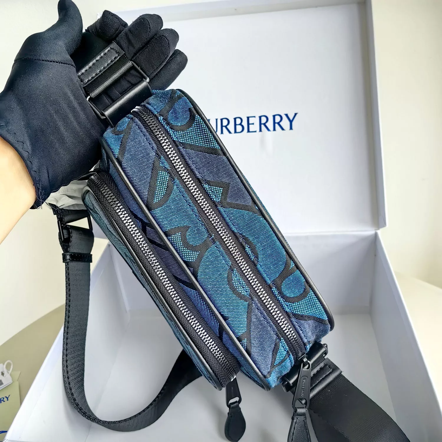 Burberry AAA Man Messenger Bags StreetReady 9201