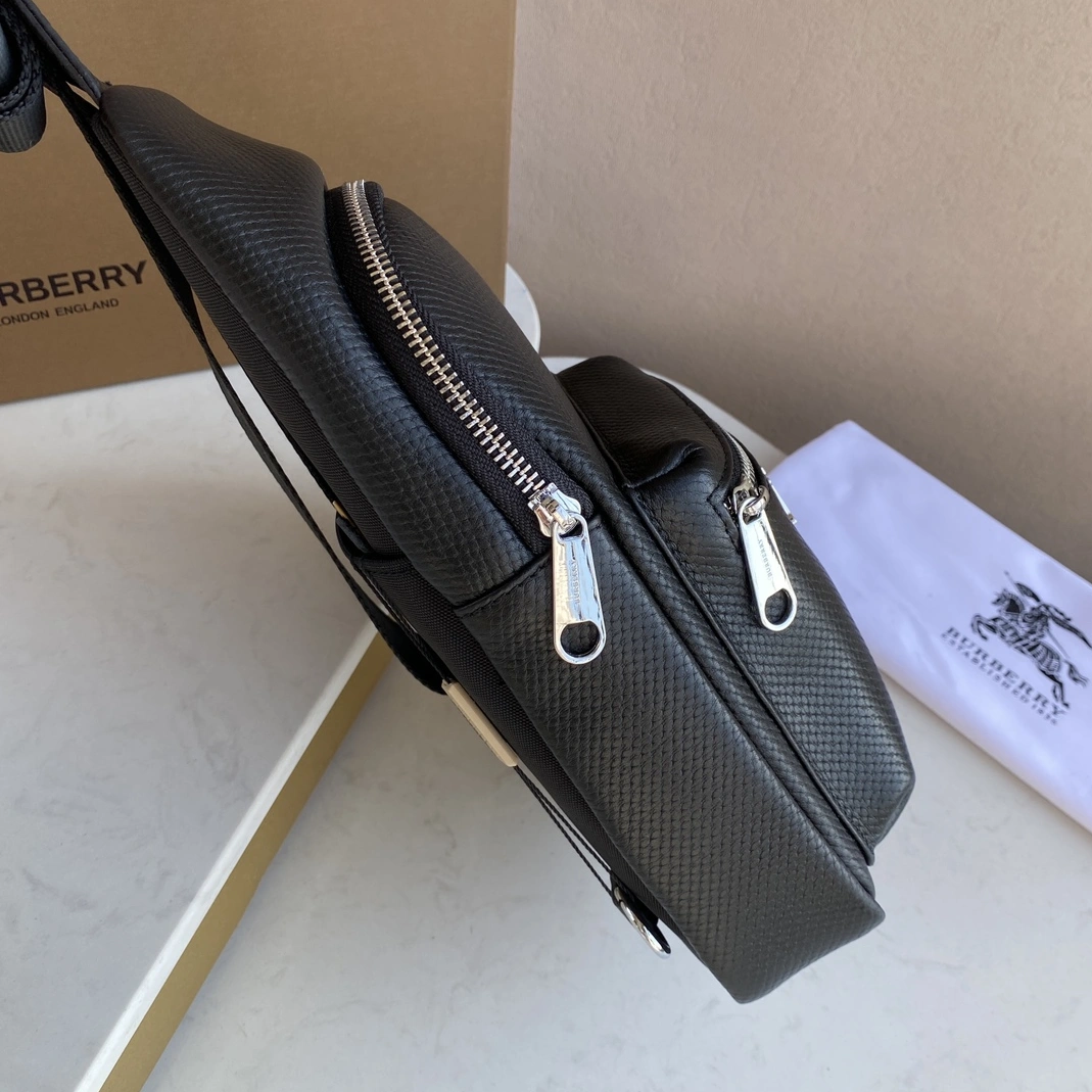 Burberry AAA Man Messenger Bags Stylish 8912