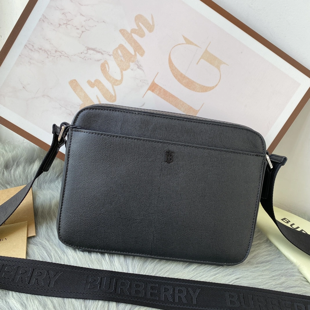 Burberry AAA Man Messenger Bags Timeless 3264