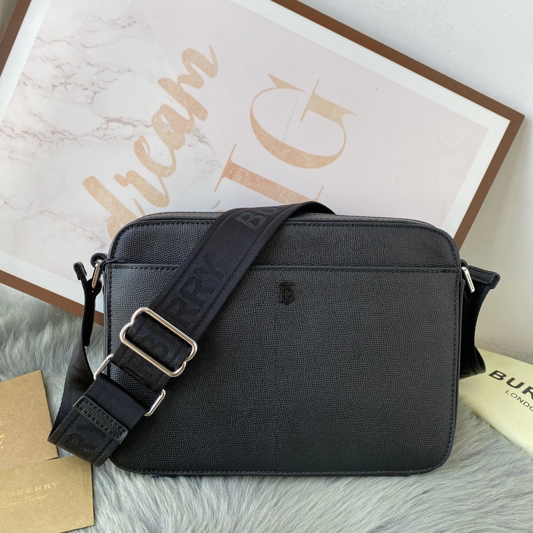 Burberry AAA Man Messenger Bags Timeless 3264
