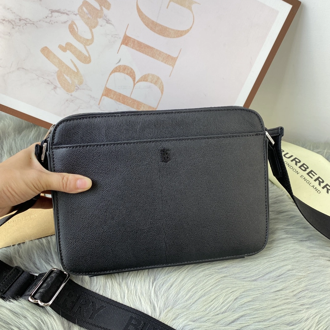 Burberry AAA Man Messenger Bags Timeless 3264