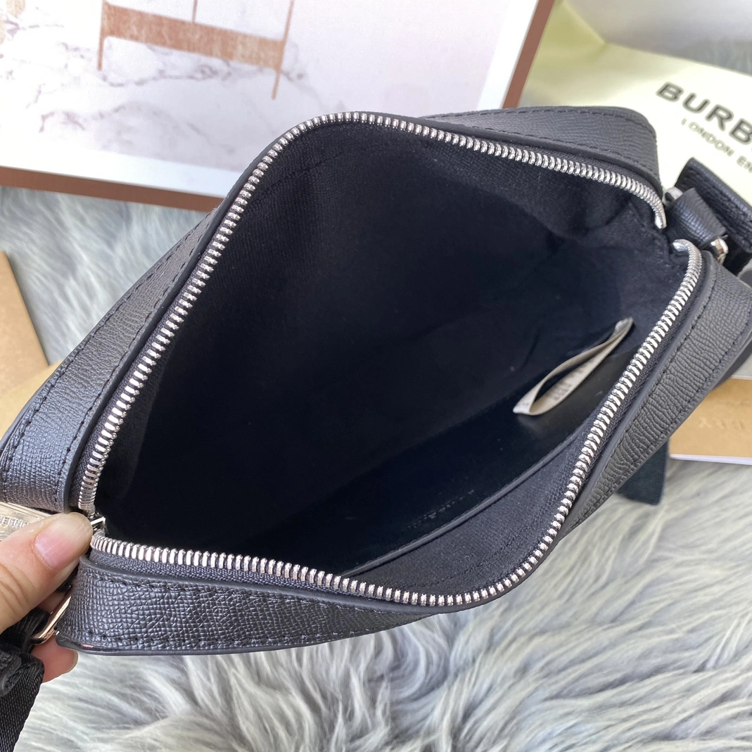Burberry AAA Man Messenger Bags Timeless 3264