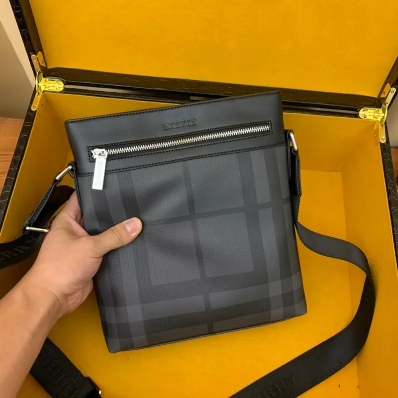 Burberry AAA Man Messenger Bags Timeless 5387