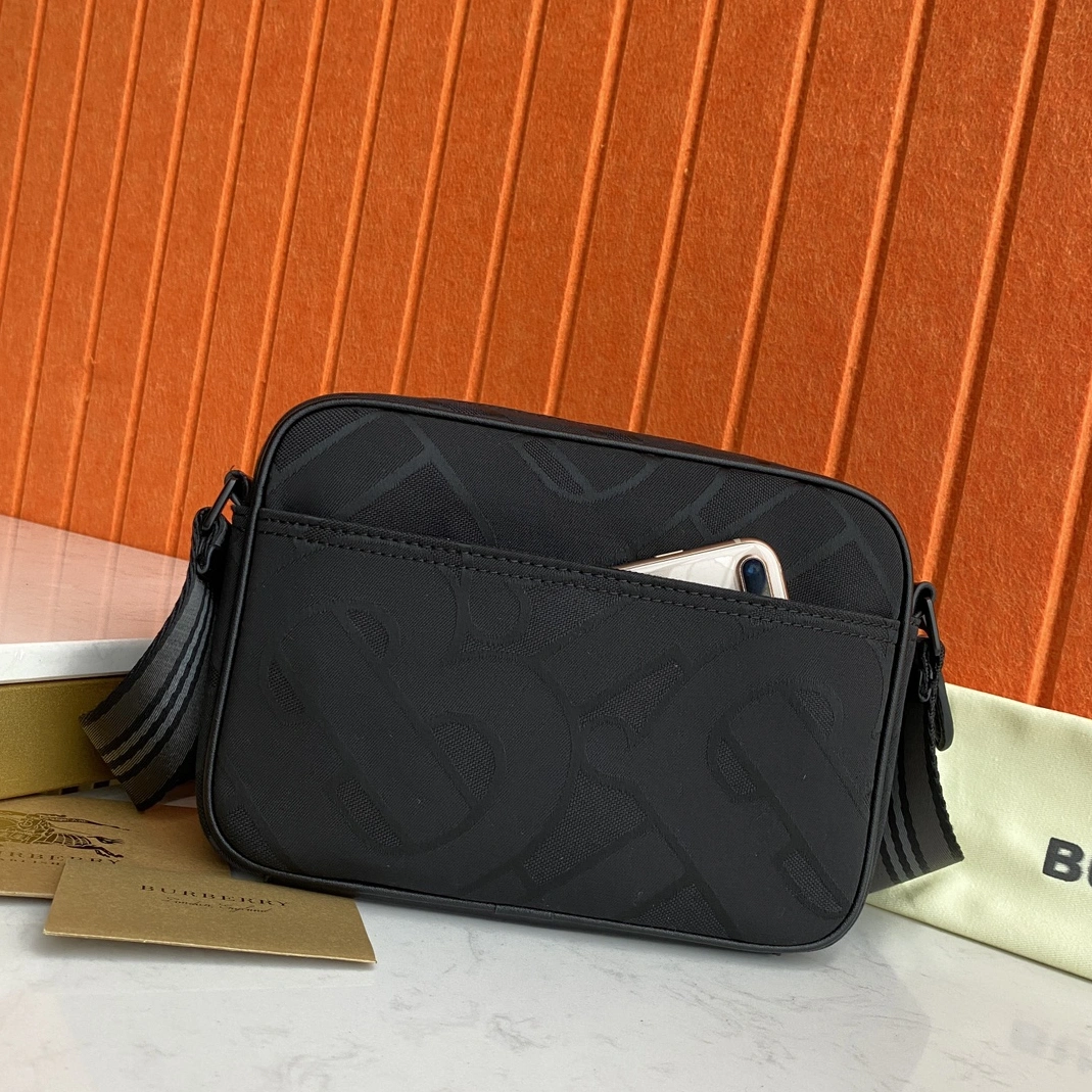 Burberry AAA Man Messenger Bags Timeless 6497