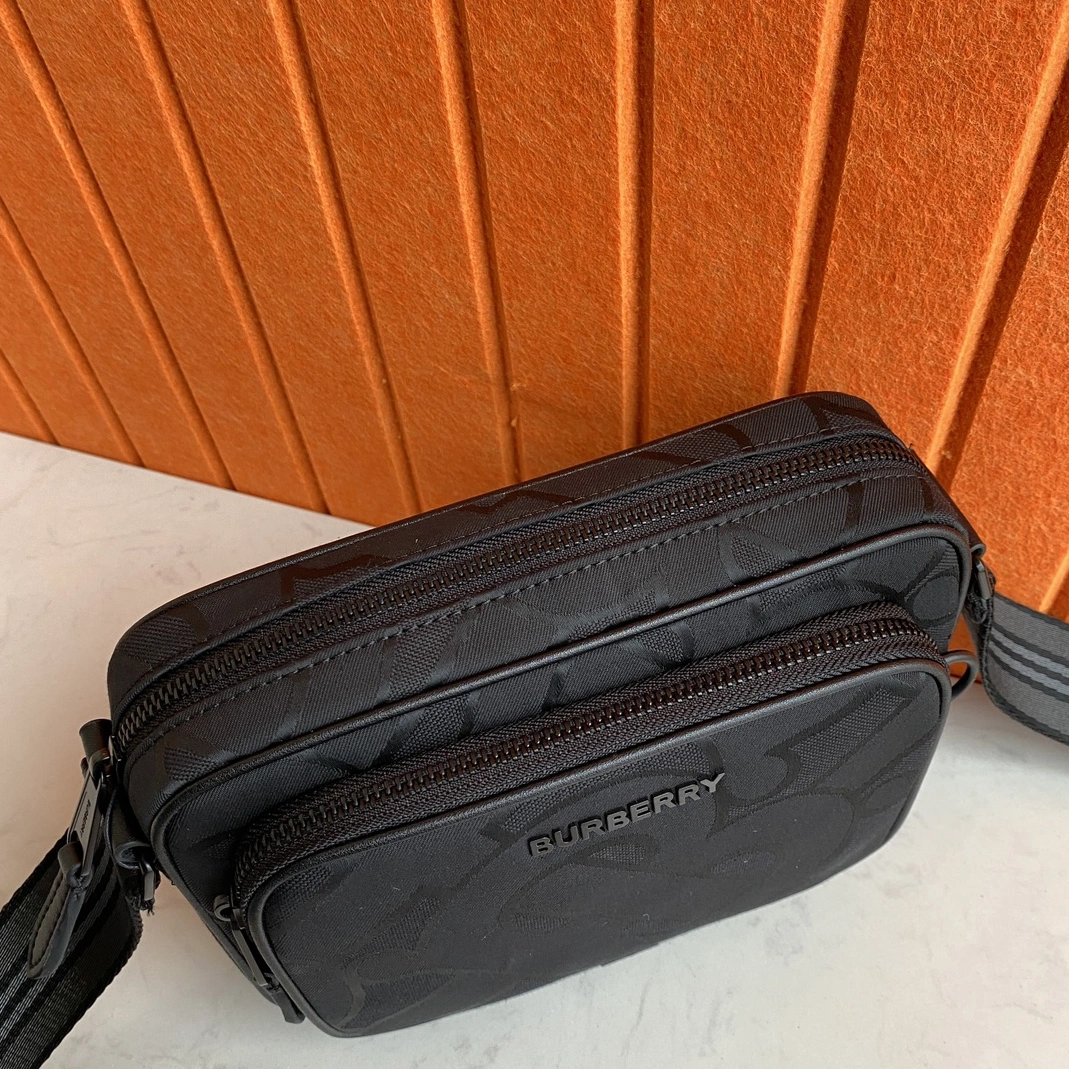 Burberry AAA Man Messenger Bags Timeless 6497