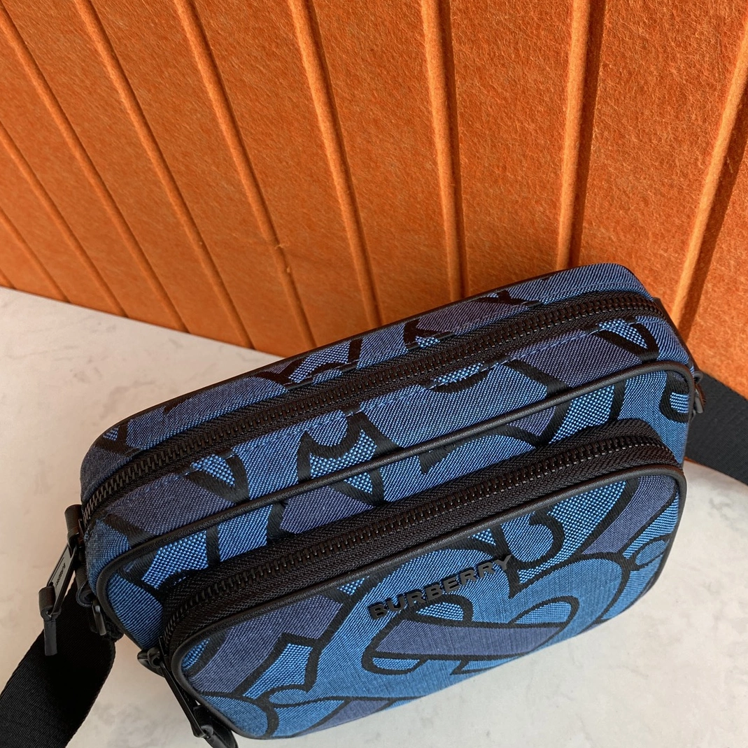 Burberry AAA Man Messenger Bags Trendy 9805