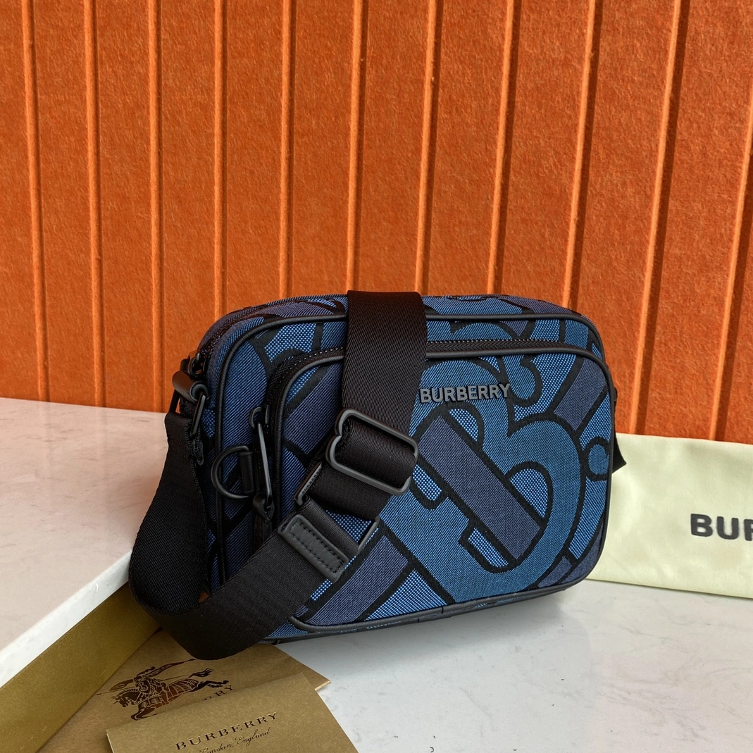 Burberry AAA Man Messenger Bags Trendy 9805