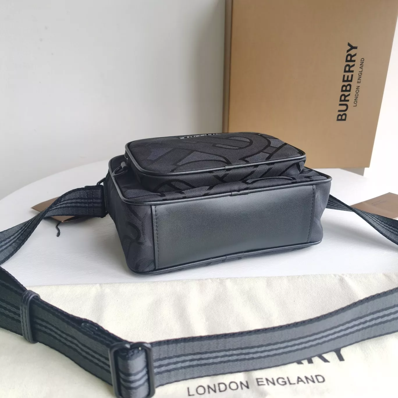 Burberry AAA Man Messenger Bags UrbanStyle 5376