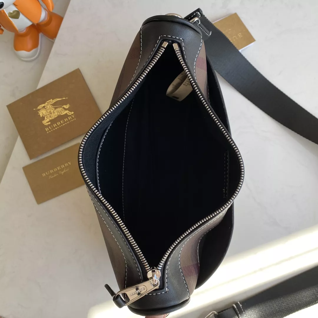 Burberry AAA Man Messenger Bags Versatile 1232