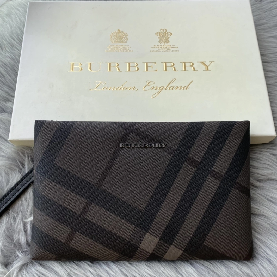 Burberry AAA Man Wallets AllSeason 860