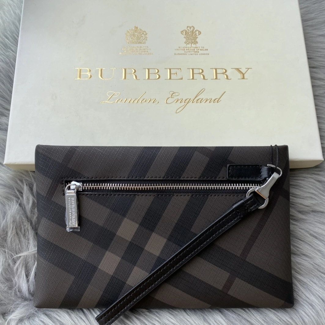 Burberry AAA Man Wallets AllSeason 860