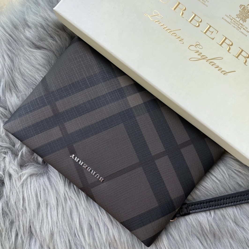 Burberry AAA Man Wallets AllSeason 860